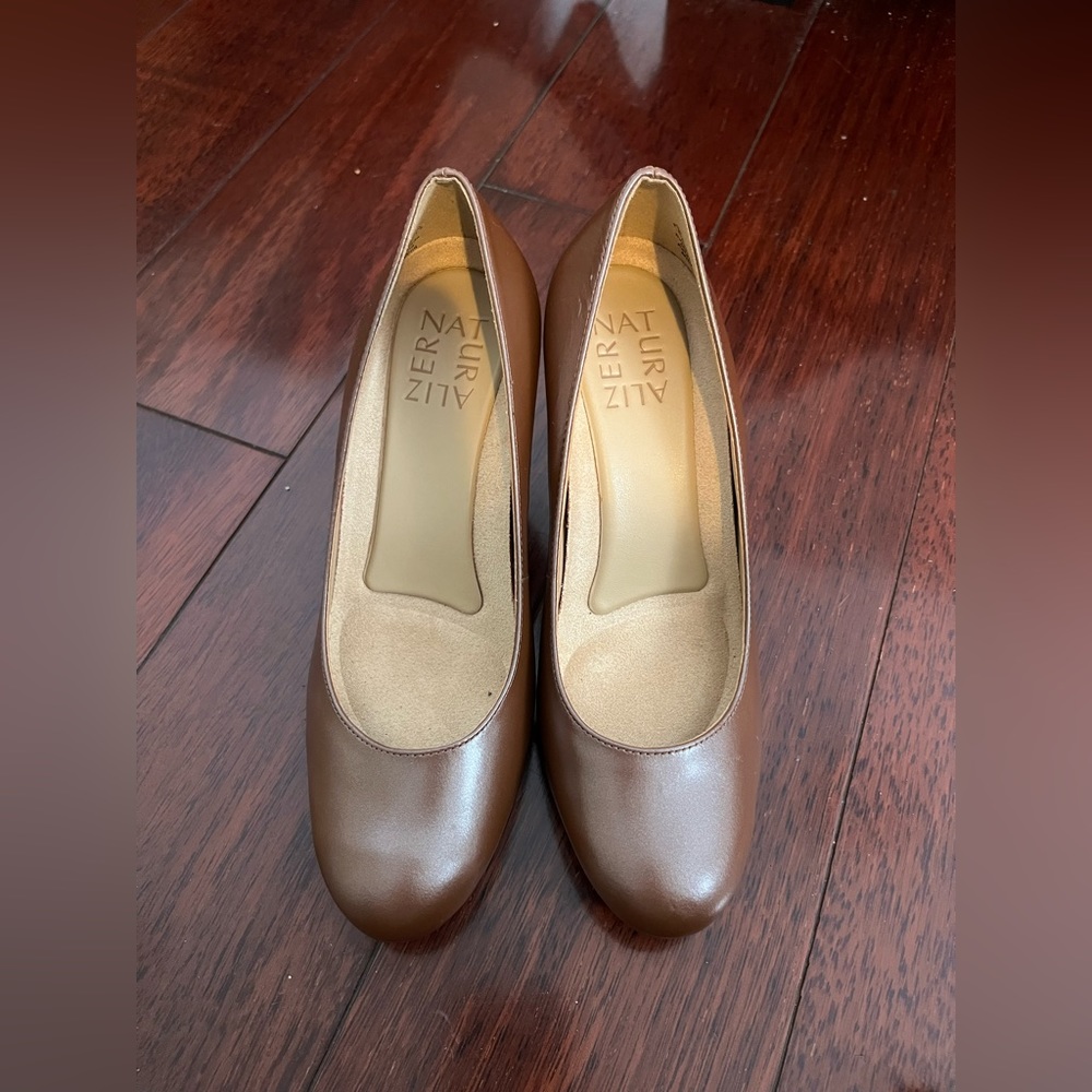 Naturalizer brown pumps